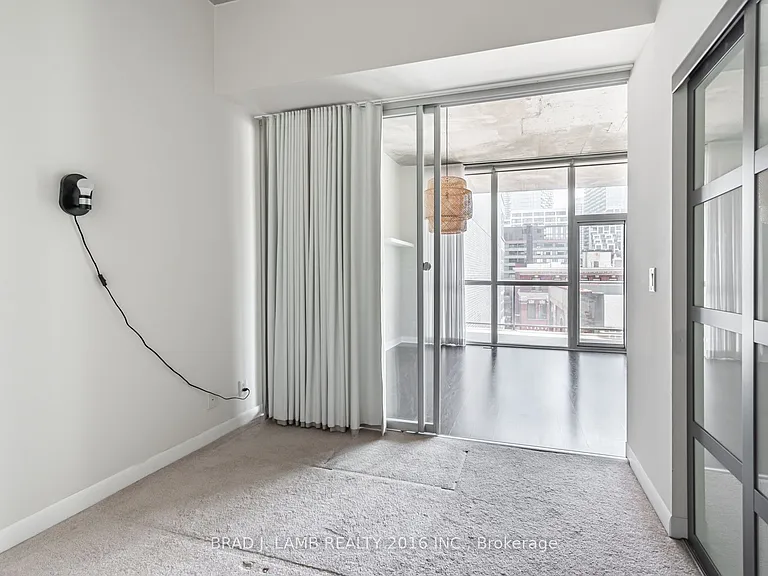 478 King St W #512 — Photo 17