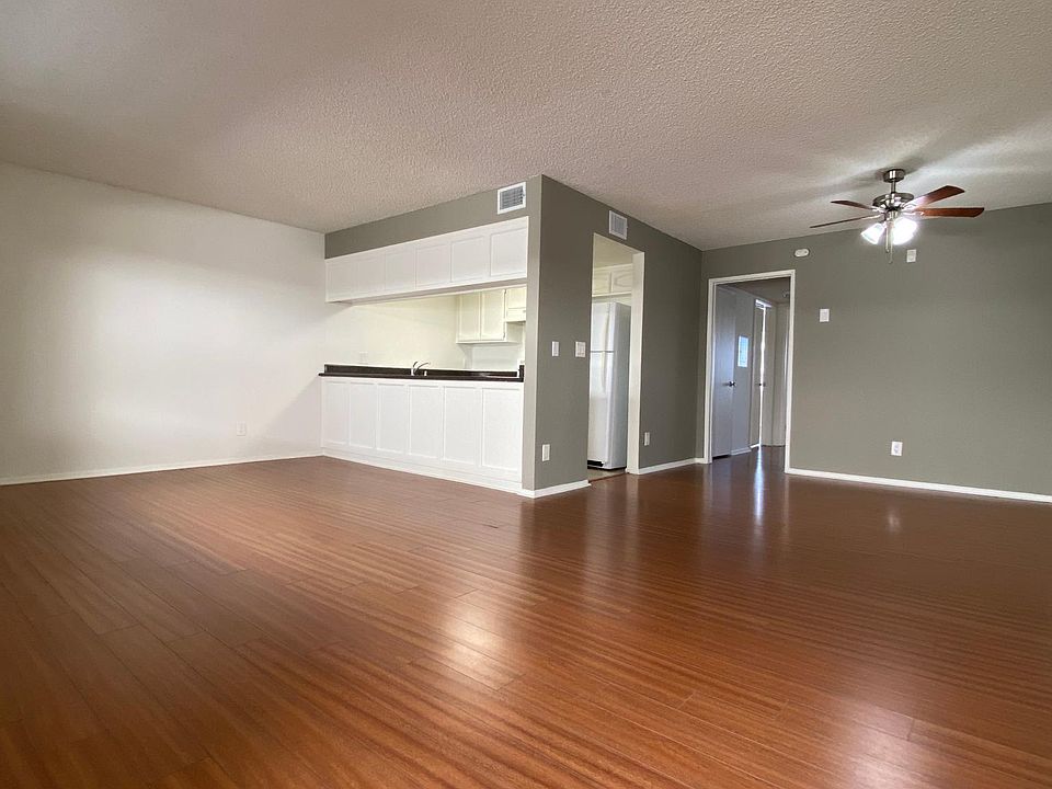 1st image of 15329 Vose St APT 107