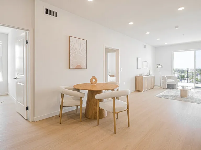 856 Gramercy Drive — Photo 9