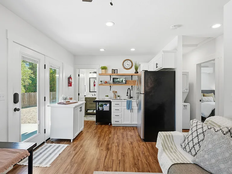 878 Fountain Cir — Photo 12