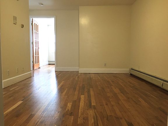 3rd image of 206 Christopher Columbus Dr APT 1