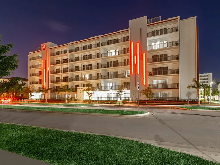 Modern Towers Apartments — Photo 7
