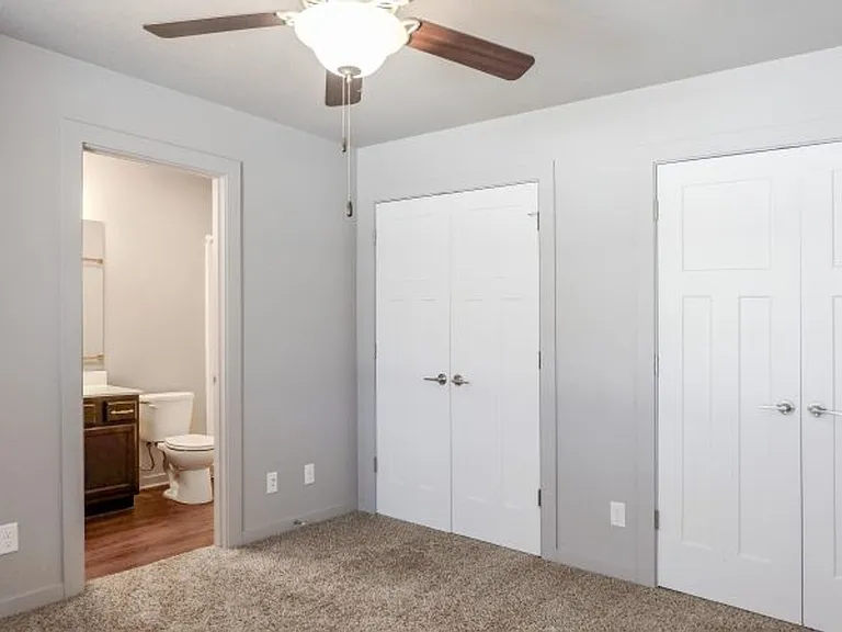 Ledgestone Townhomes — Photo 12