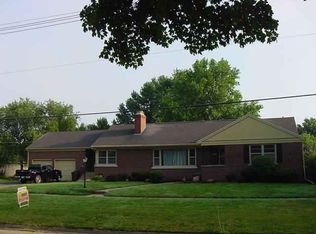 657 E 2nd St, El Paso, IL