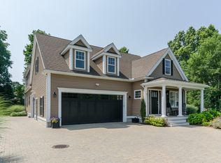 11 Linden Cir, Waltham, MA 02452