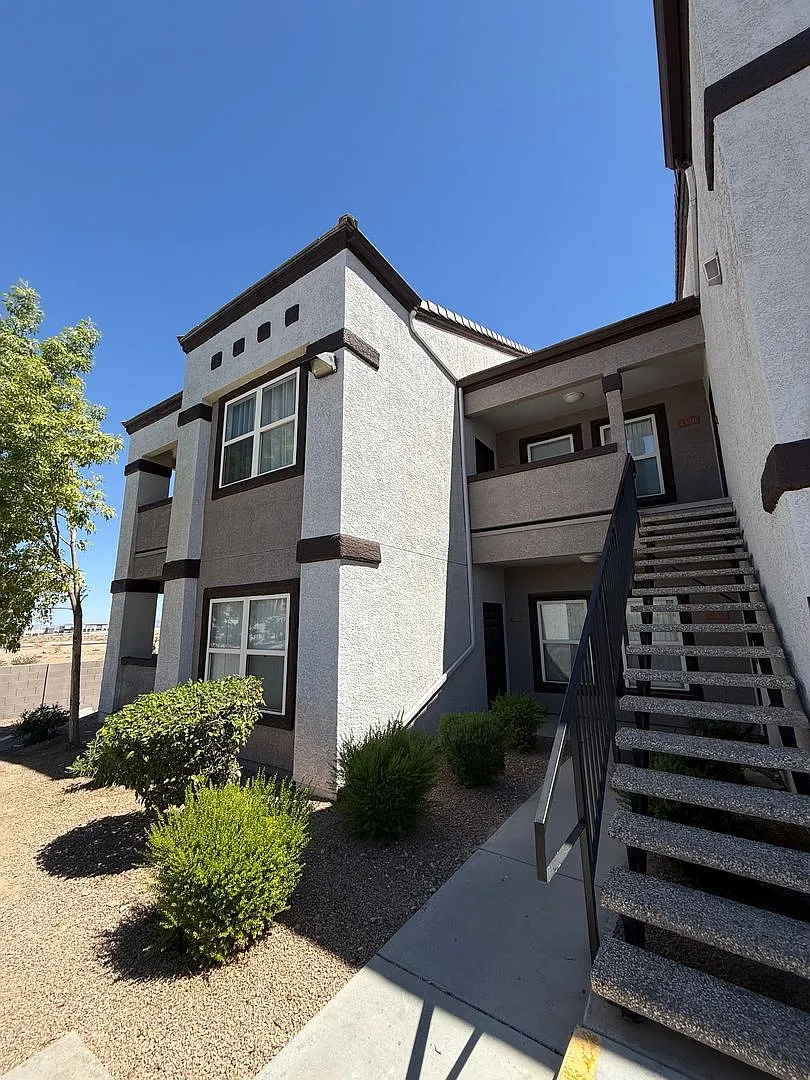 Two Bedroom Condo At Tuscano In The Southwest — Photo 2