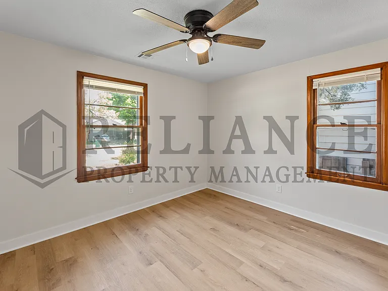 1103 S Waverly Rd — Photo 12