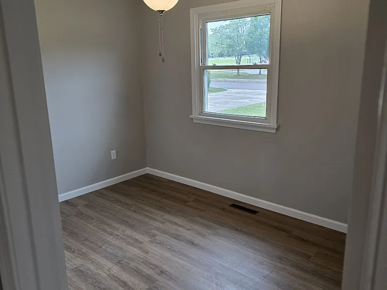 407 Maryland Ave — Photo 9