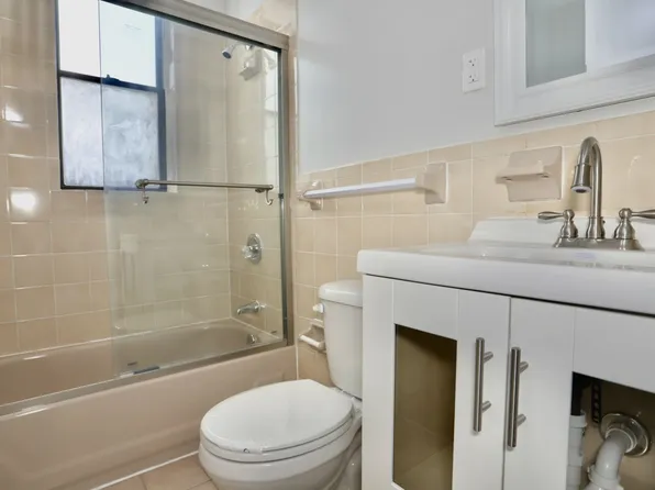 4901 Murphy Place image 10 of 18