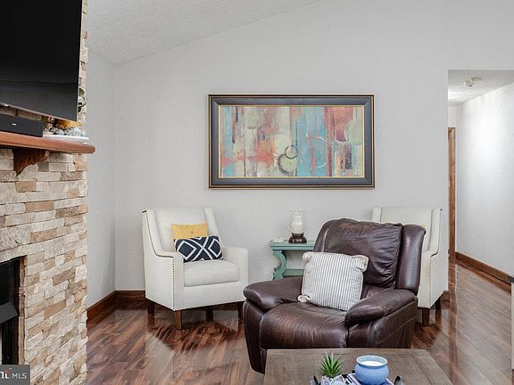 4th image of 1496 Huron Ct