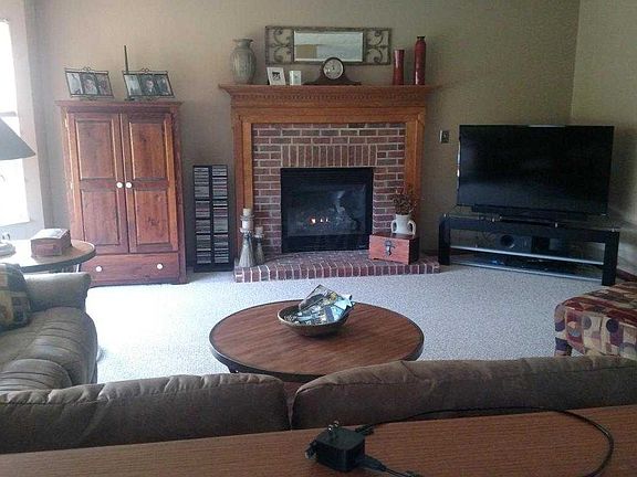 4th image of 7947 Glenmore Dr