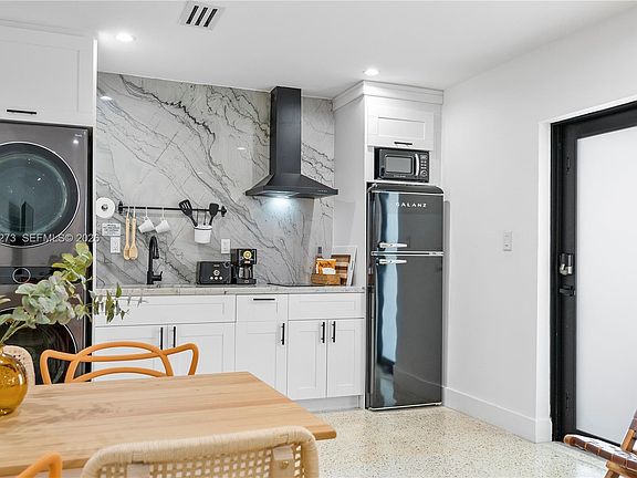 5th image of 256 NW 57th St