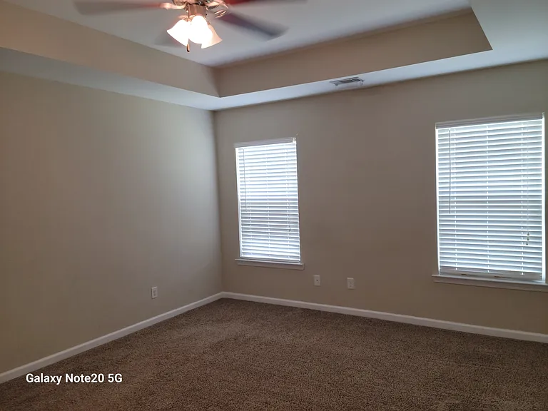 104 Clydesdale Ct — Photo 8
