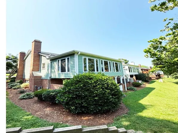3647 Cherry Hill Dr, Greensboro, NC 27410