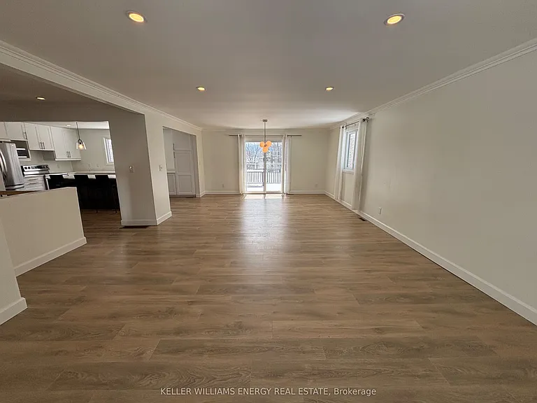 497 Wellington Main St — Photo 17