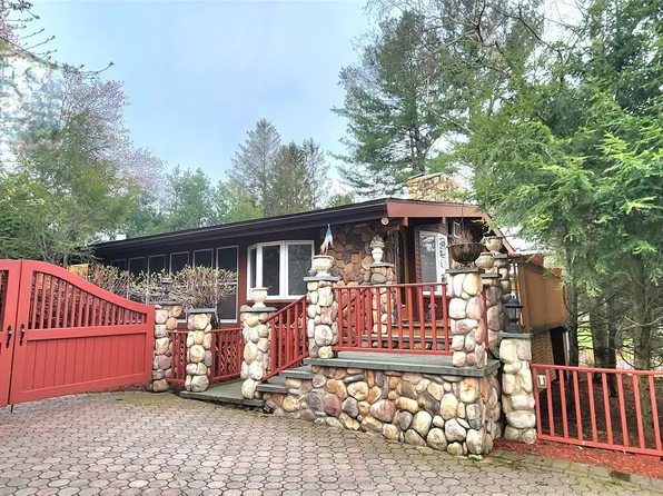 12 Donenfeld Drive, Kauneonga Lake, NY 12749