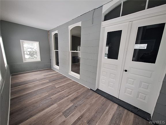 3rd image of 200 W Tupper St