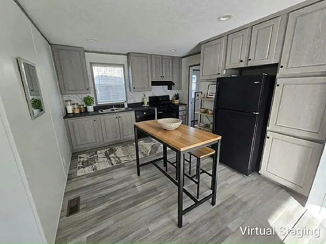 3 bed, 1120 sqft, $1,700 — Photo 2