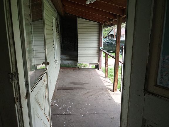 4th image of 71361 Hall St