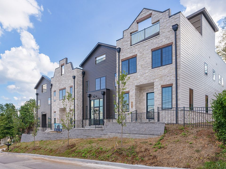 1st image of 1032 E 4th St #104