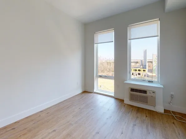 323 Pine Street image 8 of 12