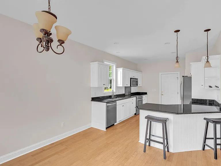 210 Raven Ridge Ct — Photo 8