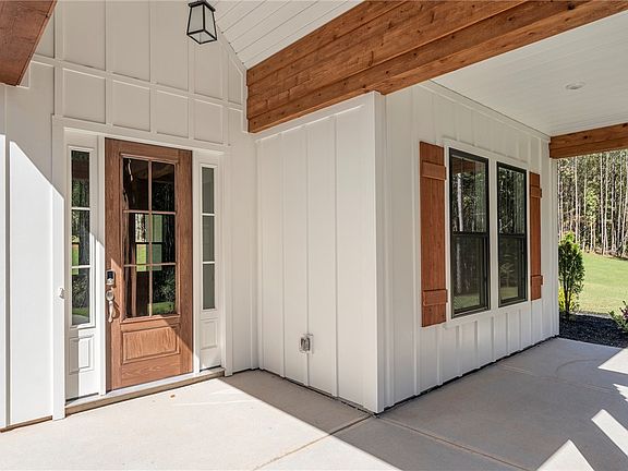 4th image of 1031 Hill Rd