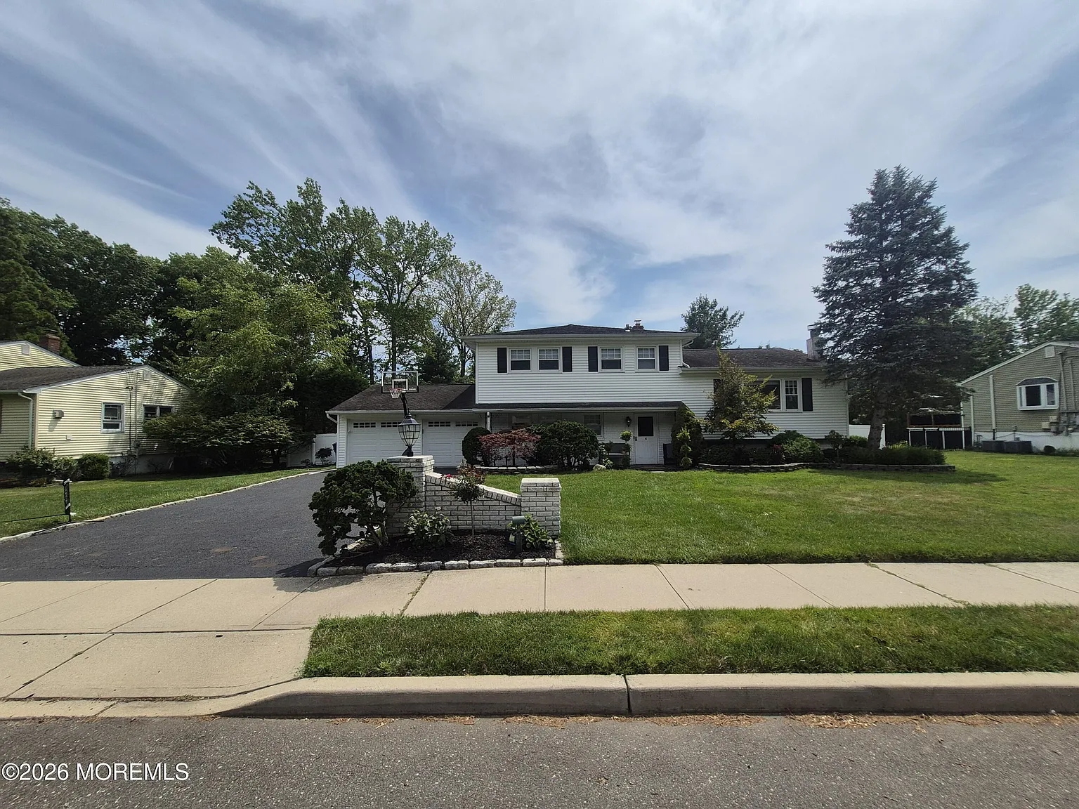 4 bed, 2.5 bath, 2750 sqft, $2,800 — Photo 1