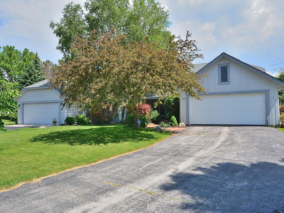 1st image of 8586 N Meadowside Ct