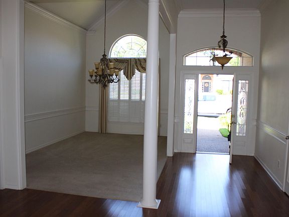4th image of 2106 Bradbury Ct