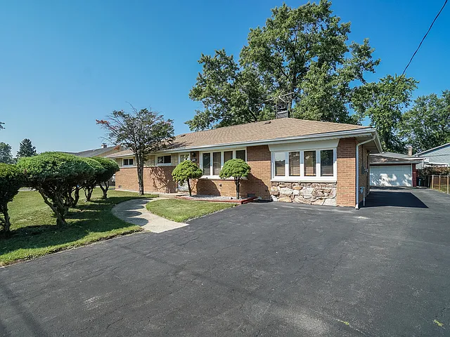 8426 Rutherford Ave photo 1