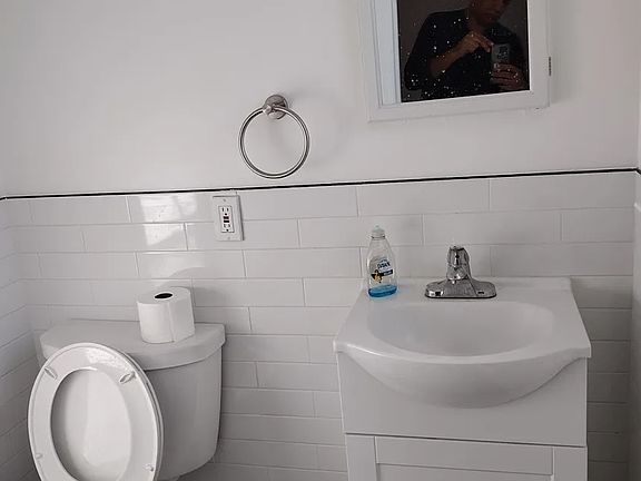 2nd image of 796 Inman Ave #1