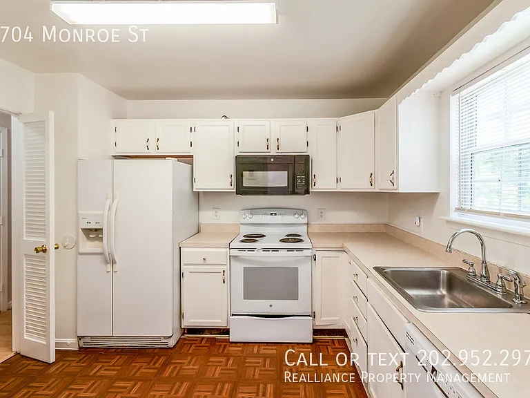 5704 Monroe St — Photo 11