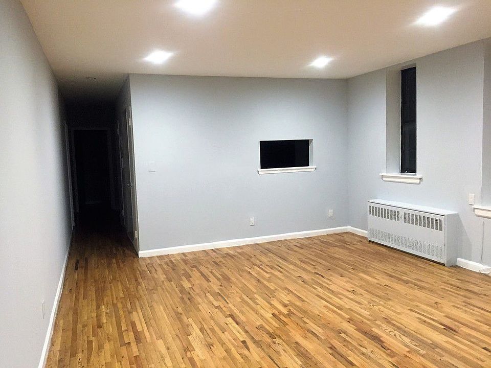 2nd image of 932 Bronx Park S APT 5E