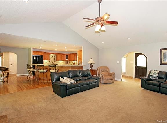 4th image of 161 Barringer Dr