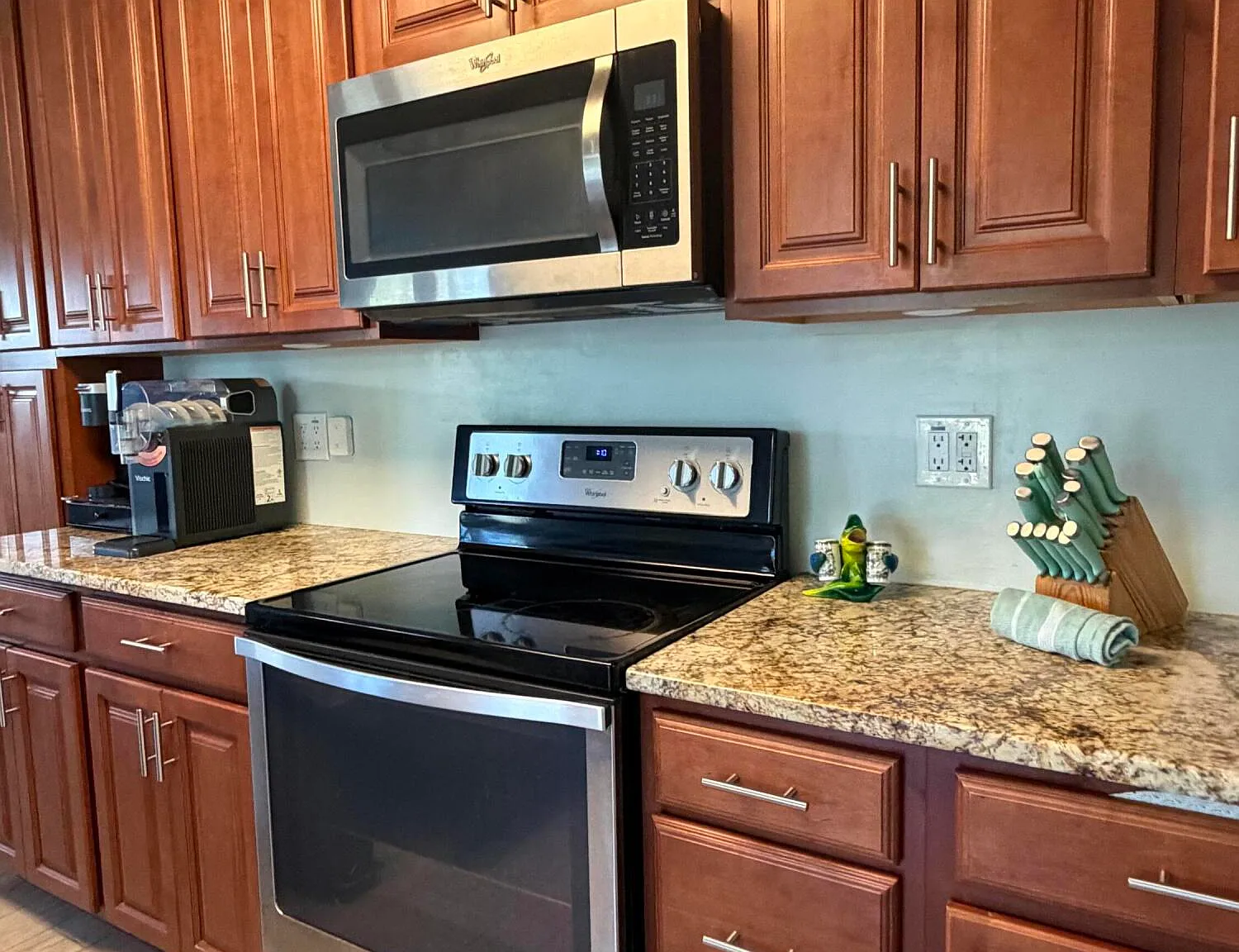 2 bed, 2.0 bath, 1184 sqft, $3,300 — Photo 4