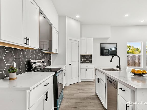 5th image of 310 Dixon St