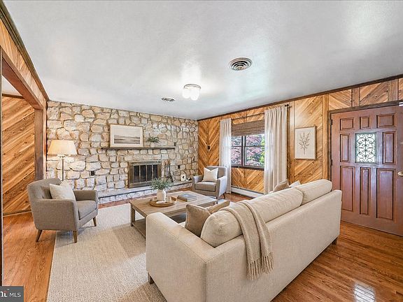 4th image of 1359 Peach St