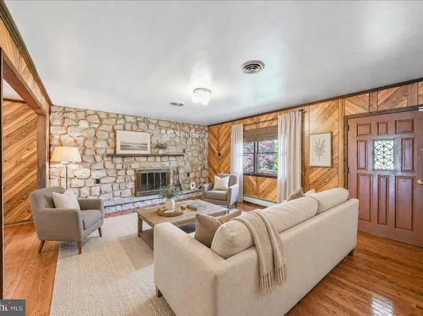 1359 Peach St, Upper Chichester, PA 19061