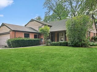 211 W Pickwick Rd, Arlington Heights, IL 60005