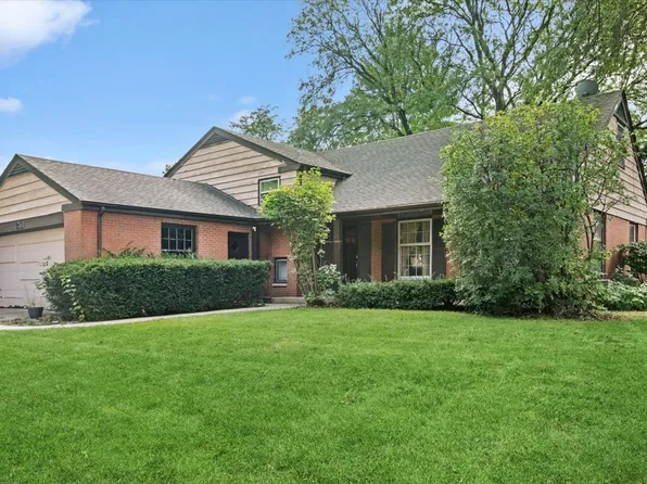 211 W Pickwick Rd, Arlington Heights, IL 60005