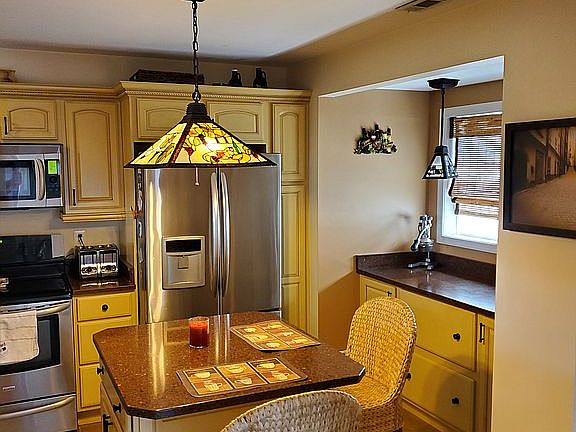 Granite counter top eat in