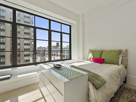 5th image of 404 Park Ave S