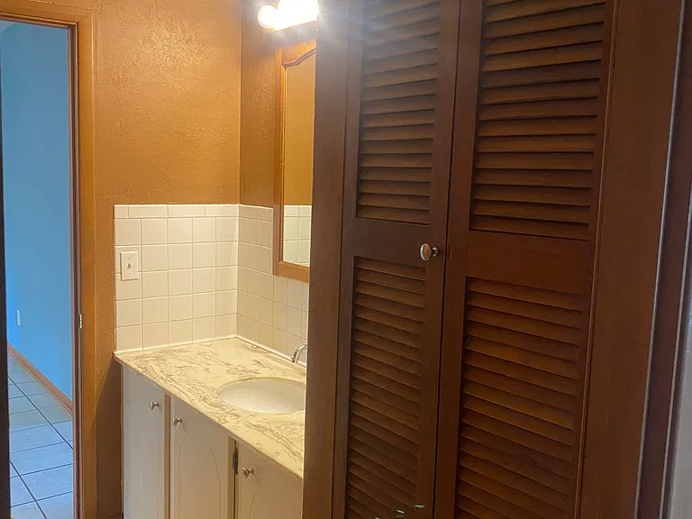 2427 S Westwood Ave — Photo 8