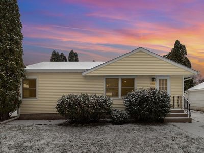 2052 Worcester Ave, Saint Paul, MN, 55116