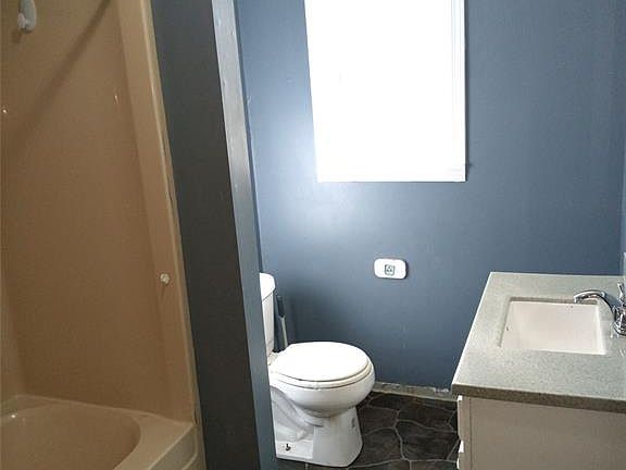 4th image of 339 W Castor St