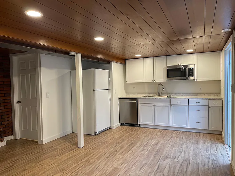 1648 Higgins Rd SE #C — Photo 6
