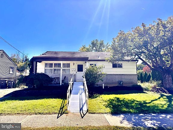 3rd image of 604 Highland Ave