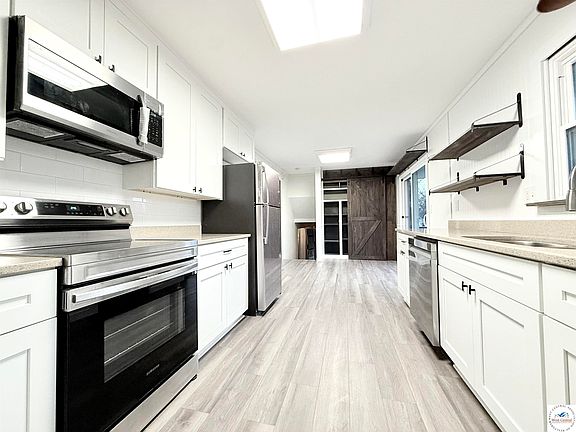 3rd image of 920 S New York Ave