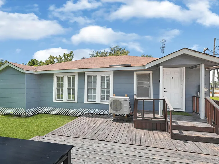 4568 Dunnam Rd #B — Photo 1